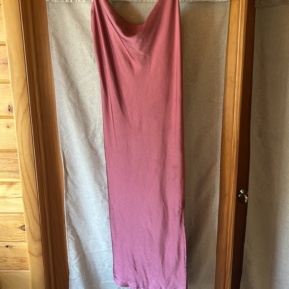 Super comfy, soft midi dress. Great for any occasion - Picture 2 of 4